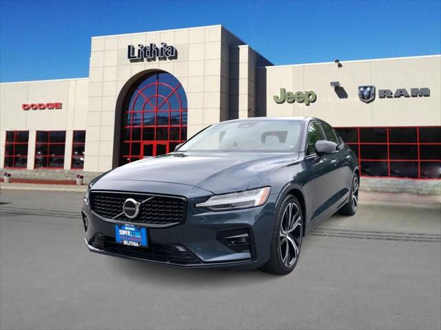 2024 Volvo S60 B5 Core Dark Theme