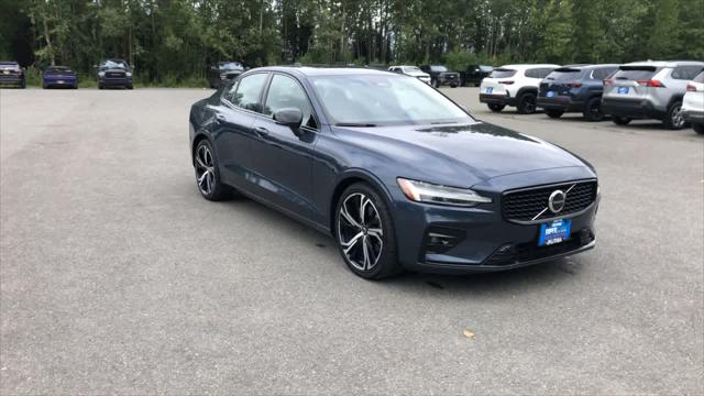 2024 Volvo S60 B5 Core Dark Theme