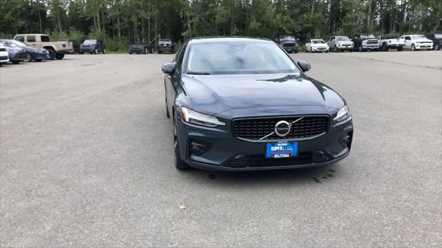2024 Volvo S60 B5 Core Dark Theme