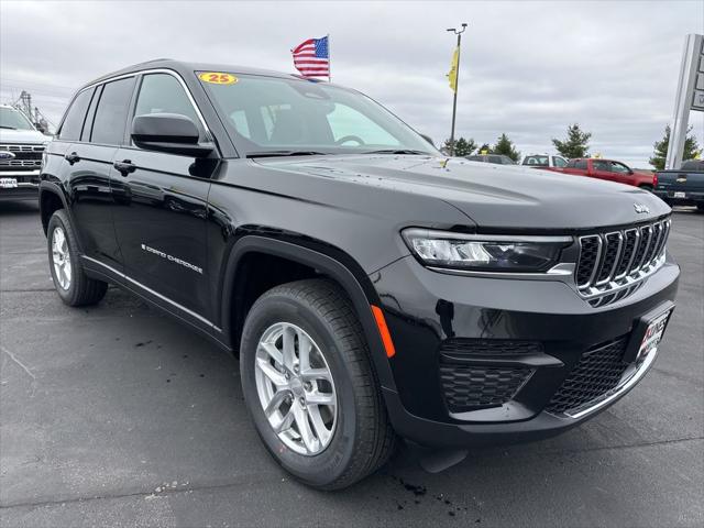 2025 Jeep Grand Cherokee GRAND CHEROKEE LAREDO X 4X4