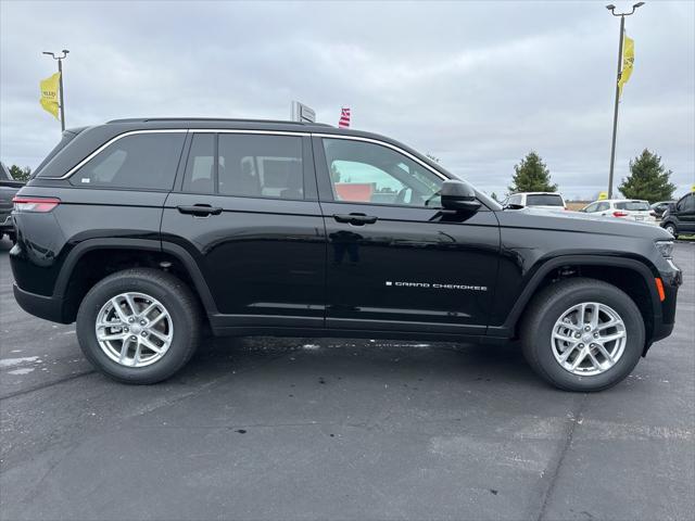 2025 Jeep Grand Cherokee GRAND CHEROKEE LAREDO X 4X4