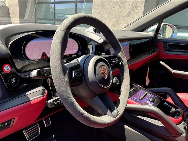 2025 Porsche Cayenne GTS