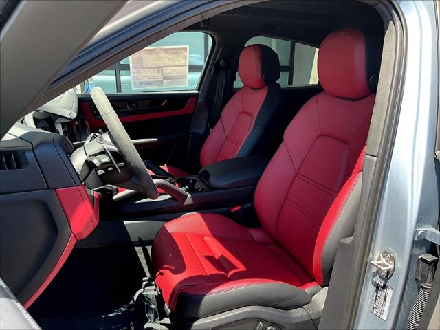 2025 Porsche Cayenne GTS
