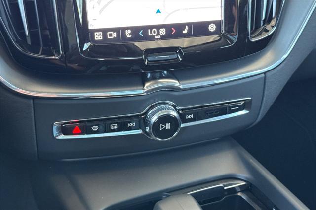 2025 Volvo XC60 B5 Core