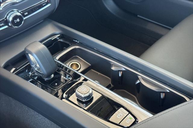 2025 Volvo XC60 B5 Core