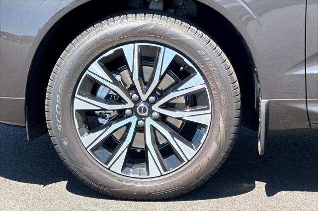 2025 Volvo XC60 B5 Core