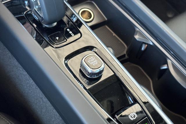 2025 Volvo XC60 B5 Core