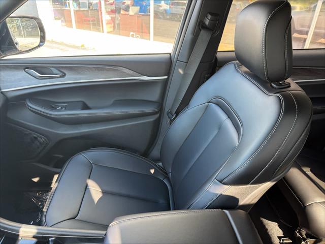 2025 Jeep Grand Cherokee L Limited 4x4