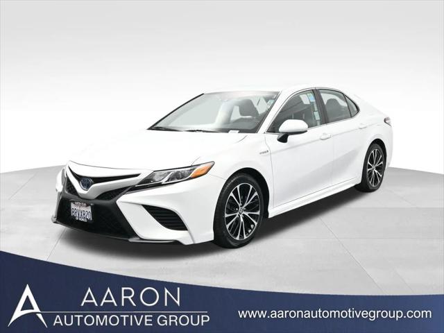 2020 Toyota Camry SE Hybrid