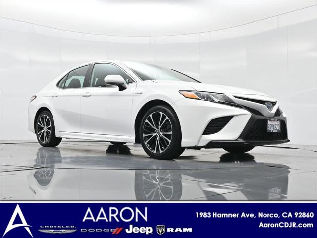 2020 Toyota Camry SE Hybrid