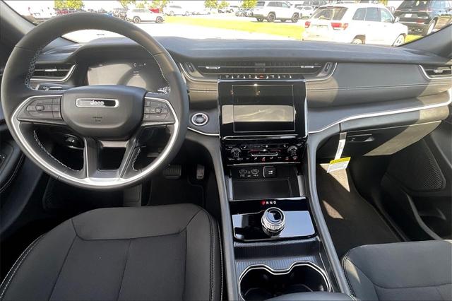 2025 Jeep Grand Cherokee GRAND CHEROKEE LAREDO X 4X4