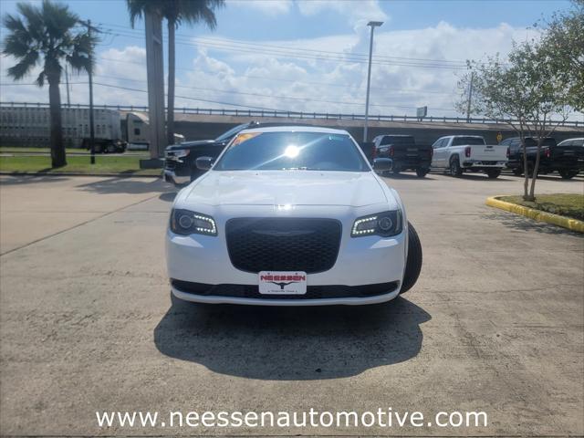 2023 Chrysler 300 Touring