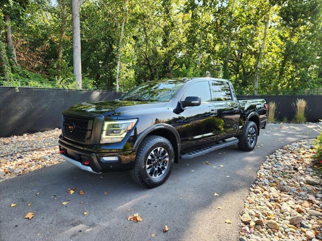 2020 Nissan TITAN Crew Cab PRO-4X 4x4 2020 Nissan TITAN Crew Cab PRO-4X 4x4
