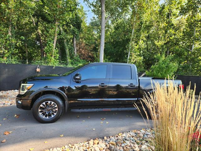 2020 Nissan TITAN Crew Cab PRO-4X 4x4 2020 Nissan TITAN Crew Cab PRO-4X 4x4