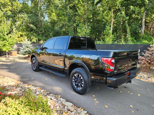 2020 Nissan TITAN Crew Cab PRO-4X 4x4 2020 Nissan TITAN Crew Cab PRO-4X 4x4