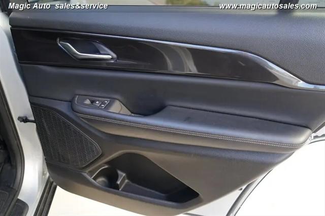 2023 Jeep Grand Cherokee L Altitude 4x2