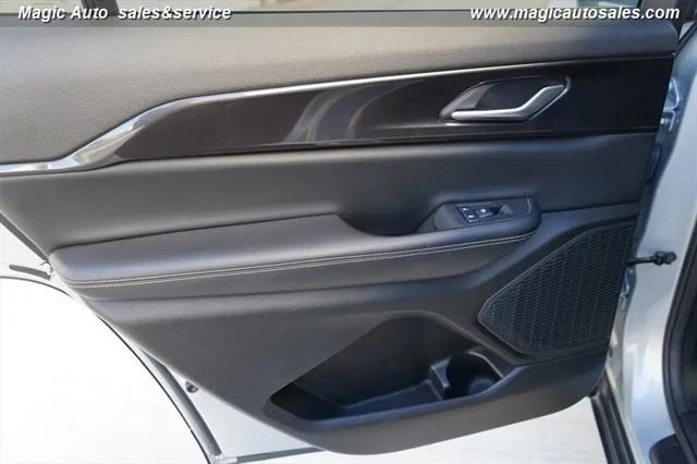 2023 Jeep Grand Cherokee L Altitude 4x2