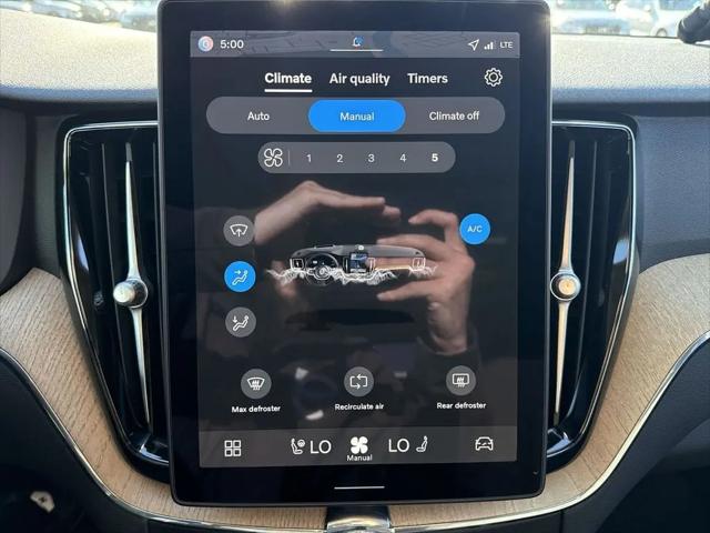 2026 Volvo XC60 B5 Plus