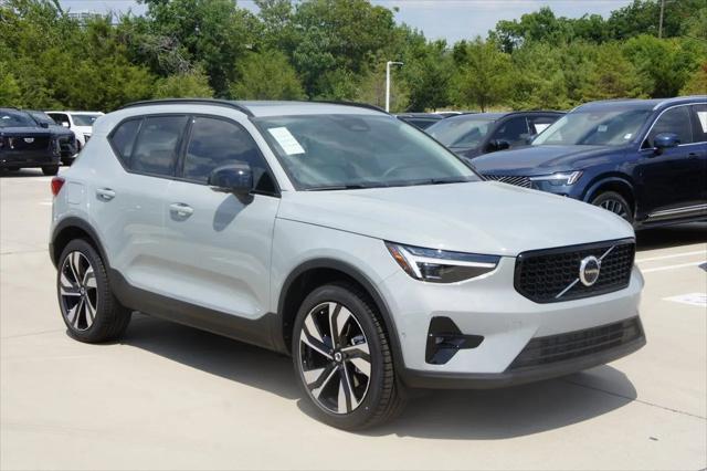2026 Volvo XC40 Ultra, B5 AWD Gas (mild hybrid), Dark