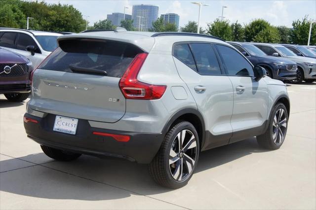 2026 Volvo XC40 Ultra, B5 AWD Gas (mild hybrid), Dark