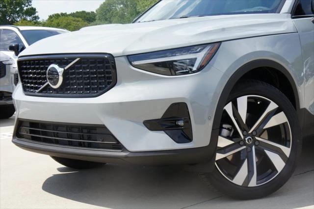 2026 Volvo XC40 Ultra, B5 AWD Gas (mild hybrid), Dark