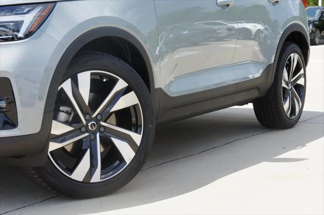2026 Volvo XC40 Ultra, B5 AWD Gas (mild hybrid), Dark