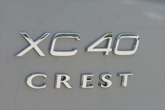 2026 Volvo XC40 Ultra, B5 AWD Gas (mild hybrid), Dark