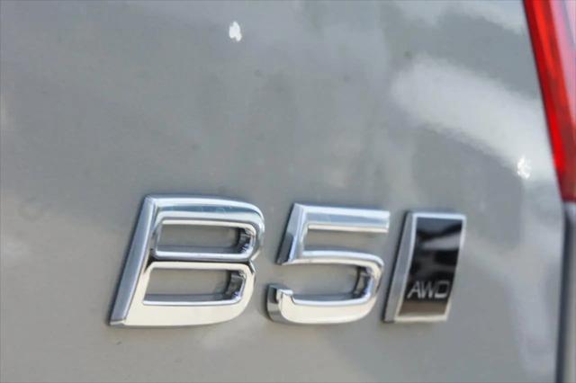 2026 Volvo XC40 Ultra, B5 AWD Gas (mild hybrid), Dark