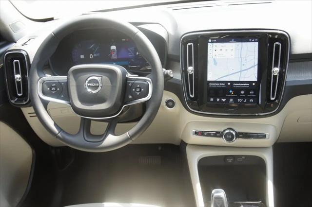 2026 Volvo XC40 Ultra, B5 AWD Gas (mild hybrid), Dark