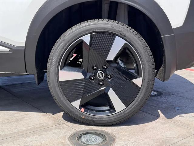 2025 Nissan Kicks SR FWD