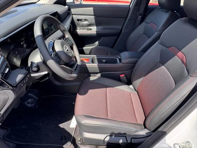 2025 Nissan Kicks SR FWD