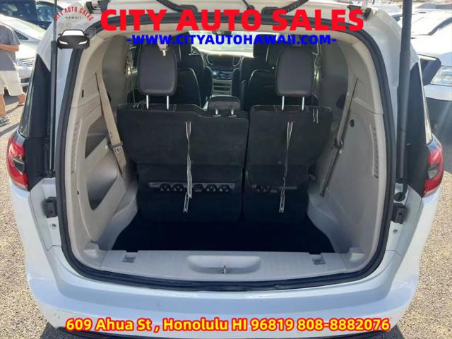 2022 Chrysler Pacifica Touring L
