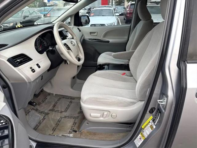 2012 Toyota Sienna LE V6 8 Passenger
