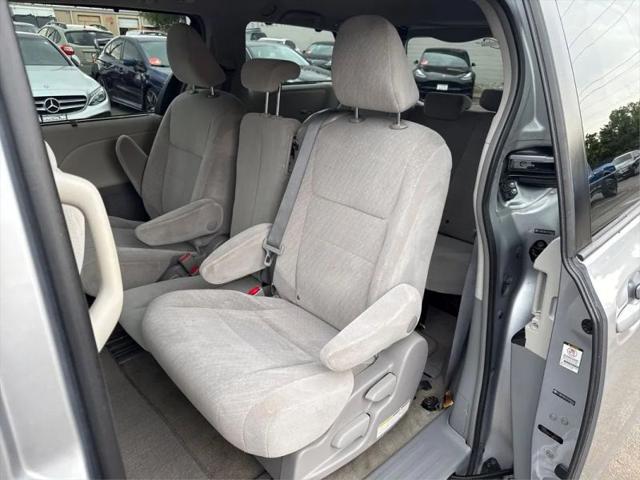 2012 Toyota Sienna LE V6 8 Passenger