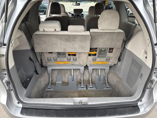 2012 Toyota Sienna LE V6 8 Passenger