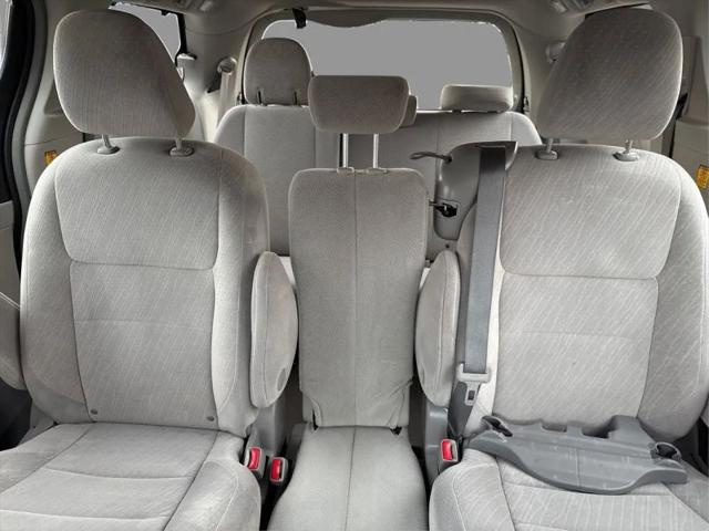 2012 Toyota Sienna LE V6 8 Passenger