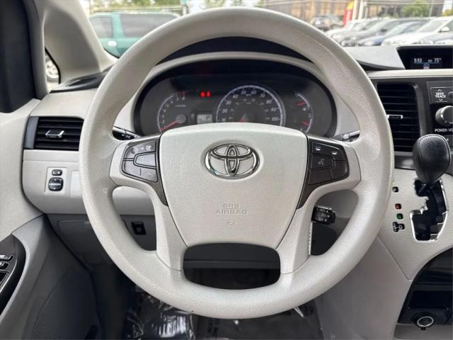 2012 Toyota Sienna LE V6 8 Passenger