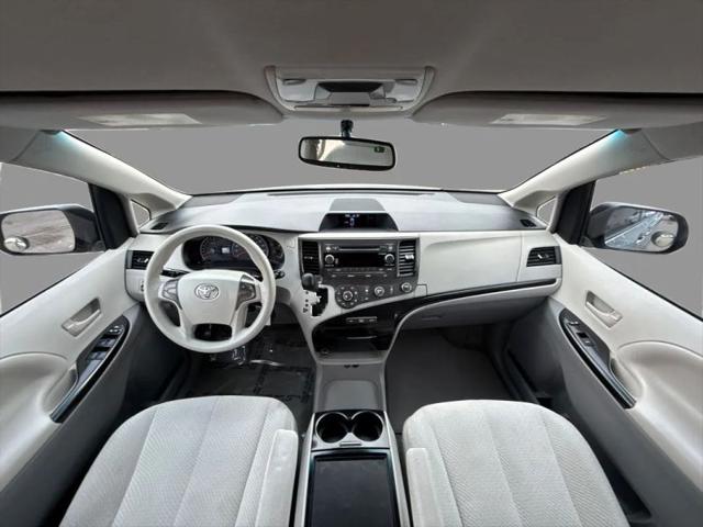 2012 Toyota Sienna LE V6 8 Passenger