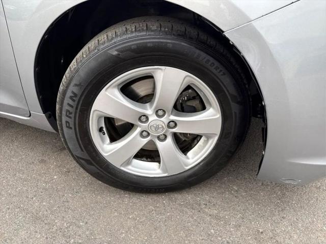 2012 Toyota Sienna LE V6 8 Passenger