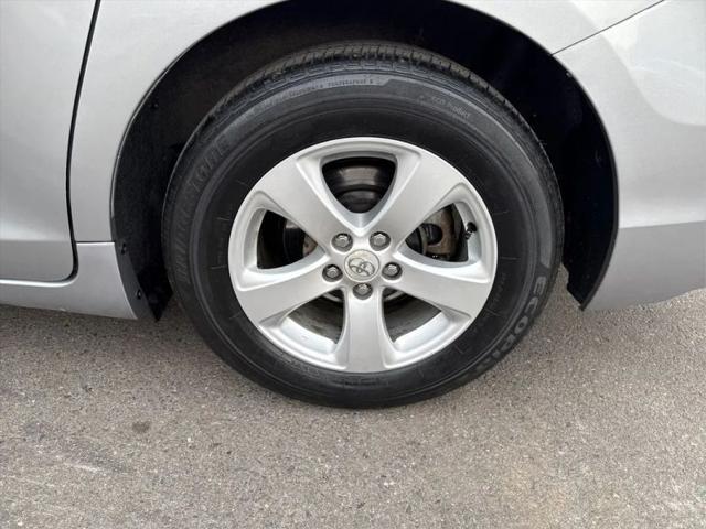 2012 Toyota Sienna LE V6 8 Passenger