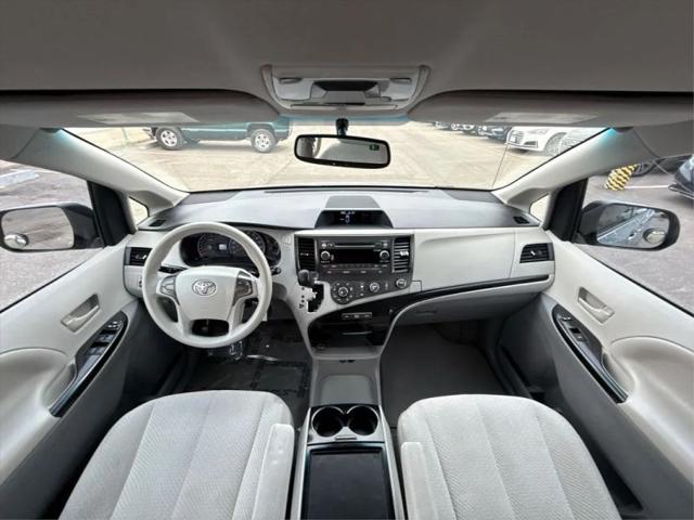 2012 Toyota Sienna LE V6 8 Passenger