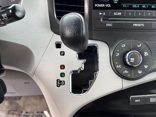 2012 Toyota Sienna LE V6 8 Passenger