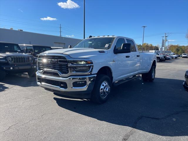 2026 RAM Ram 3500 RAM 3500 TRADESMAN CREW CAB 4X4 8 BOX