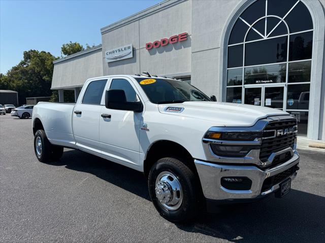 2026 RAM Ram 3500 RAM 3500 TRADESMAN CREW CAB 4X4 8 BOX