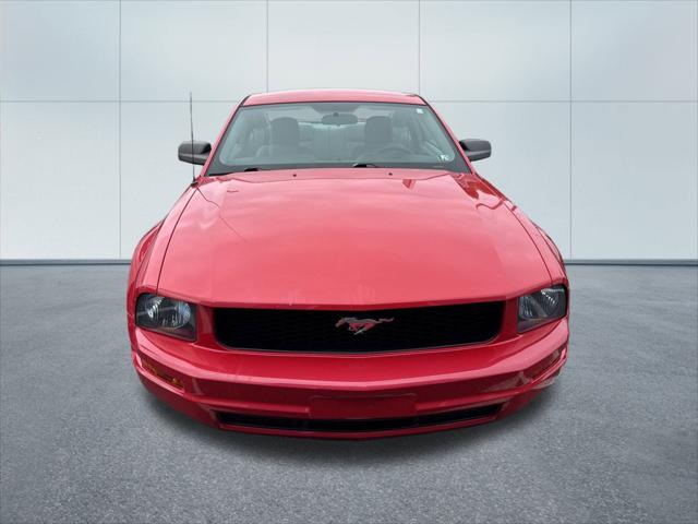 2005 Ford Mustang V6 Deluxe