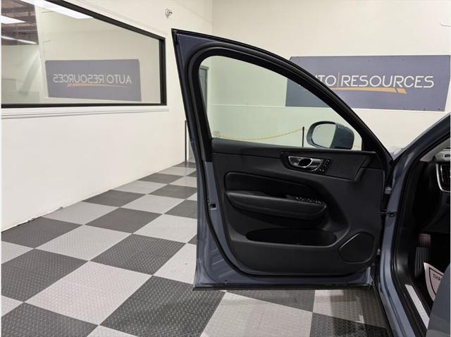 2022 Volvo XC60 B5 Momentum