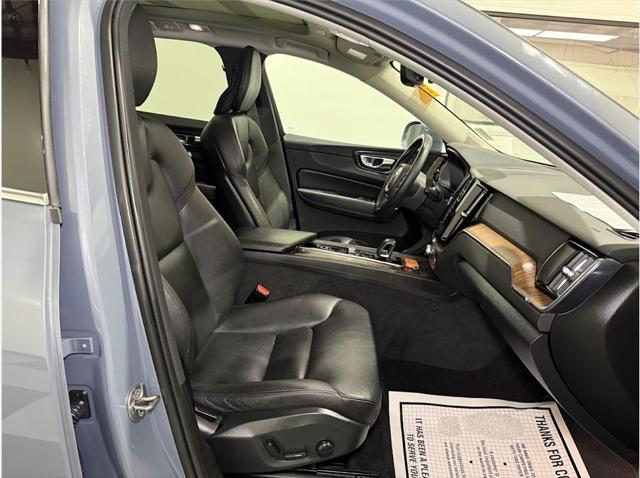2022 Volvo XC60 B5 Momentum