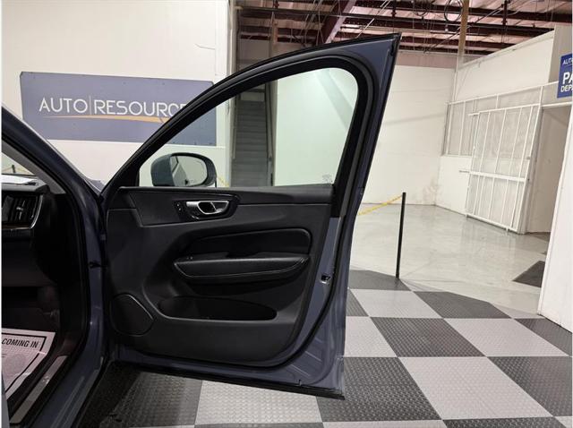 2022 Volvo XC60 B5 Momentum