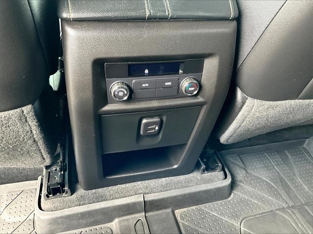 2023 Chevrolet Traverse AWD LT Leather