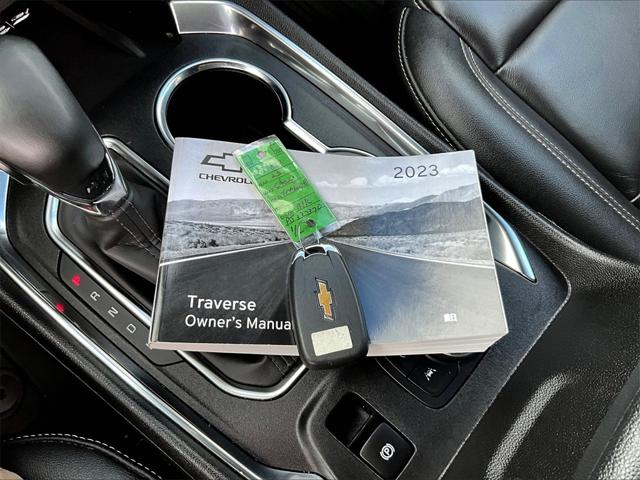 2023 Chevrolet Traverse AWD LT Leather